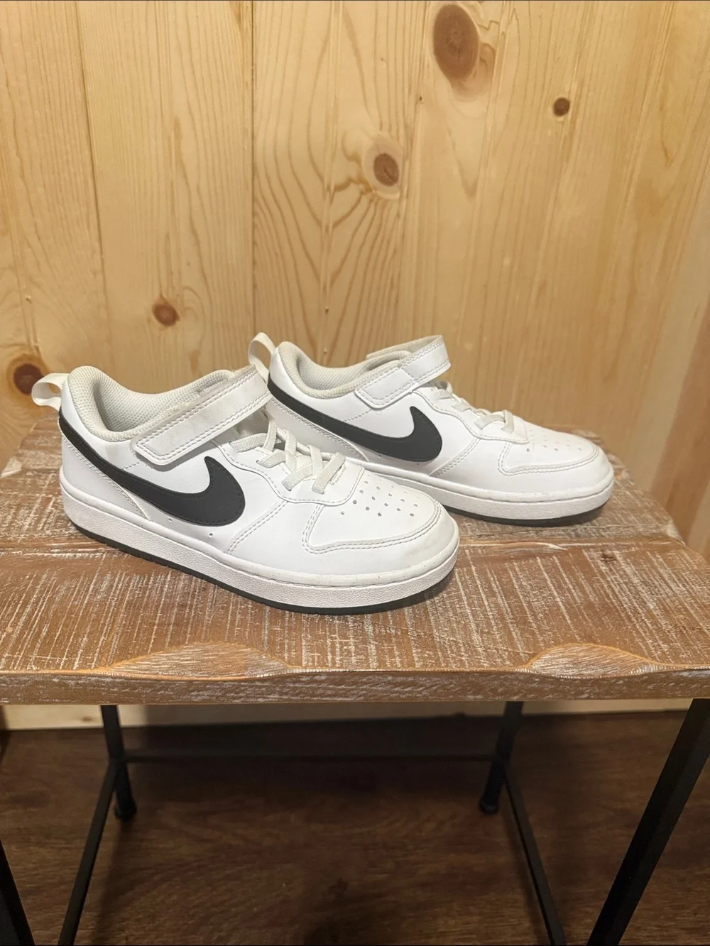 Nike White & Black Low-Top Sneakers with Strap